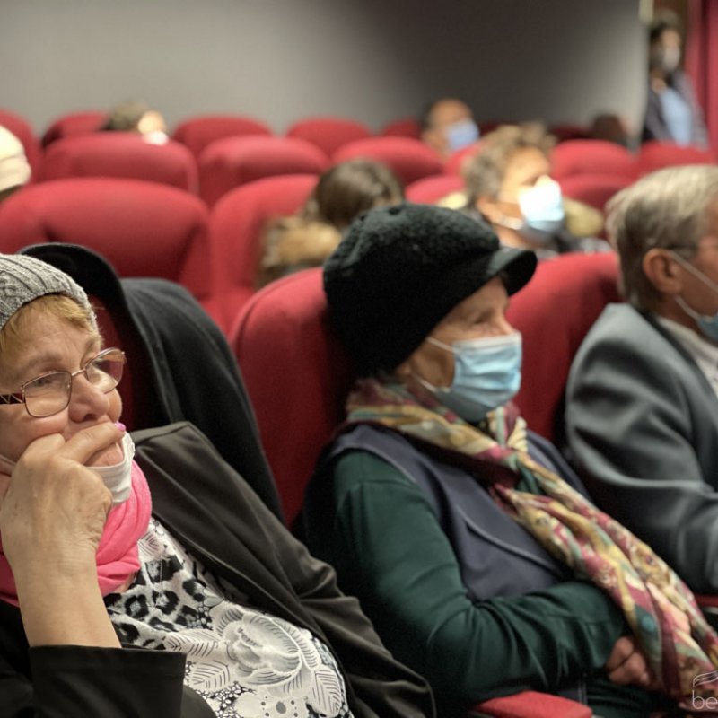 Fellobbant a szeretet lángja 11